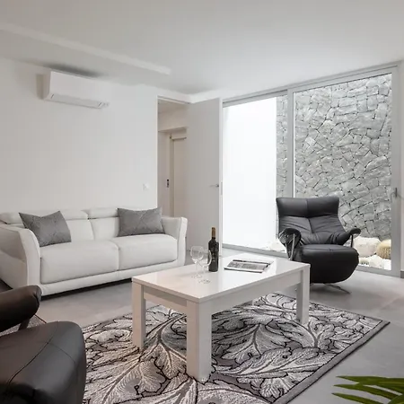 Deluxe 1&2 - Casangular By Upper